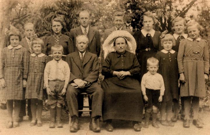 Janus en zijn familie ca1940.jpg